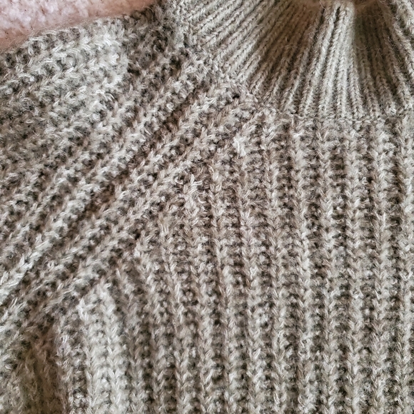 Bershka Turtleneck Balloon Sleeve Sweater - Picture 2 of 5